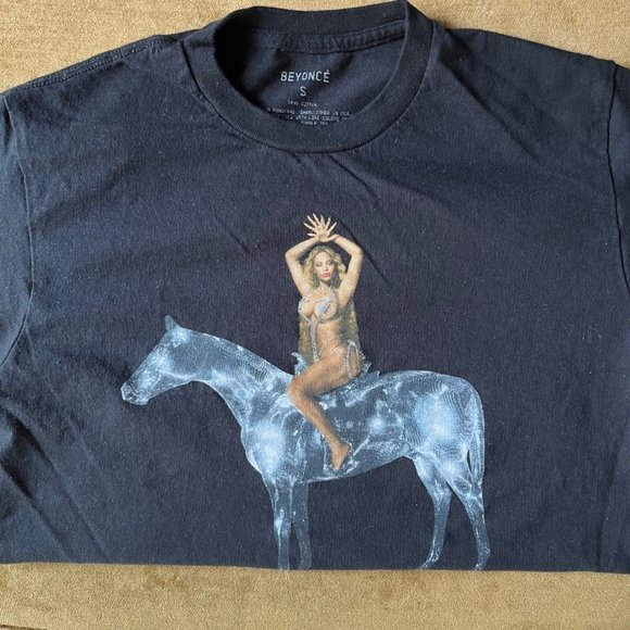 Beyoncé Official Renaissance Pose 2 T-Shirt - SMALL - Picture 1 of 2